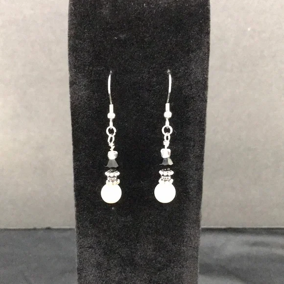 HANDCRAFTED EARRINGS—FISHHOOK DANGLES—Black Bicone/Wht Bead/Silvertone Findings - Picture 4 of 8
